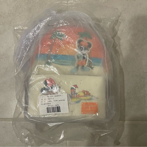 Disney beach summer loungefly 2024 NEW - Picture 3 of 3